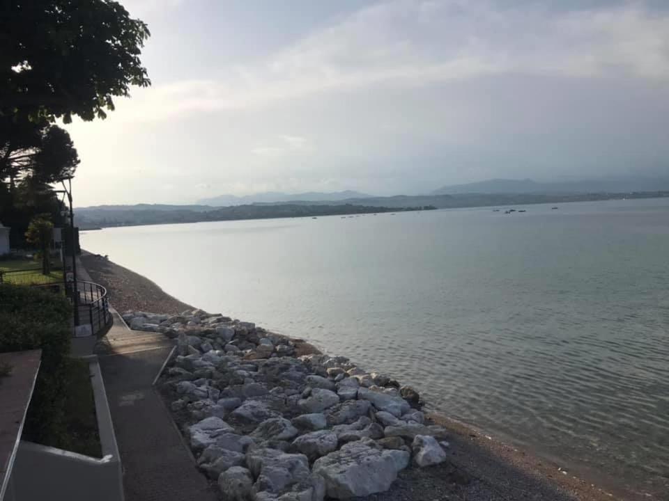 Appartamento Casa Vacanze Spiaggia D'Oro Desenzano del Garda Bagian luar foto