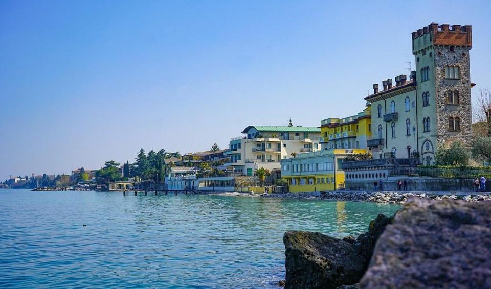 Appartamento Casa Vacanze Spiaggia D'Oro Desenzano del Garda Bagian luar foto